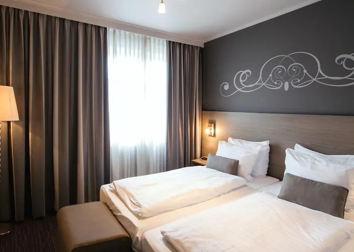 单极大酒店 3* 法尔肯堡