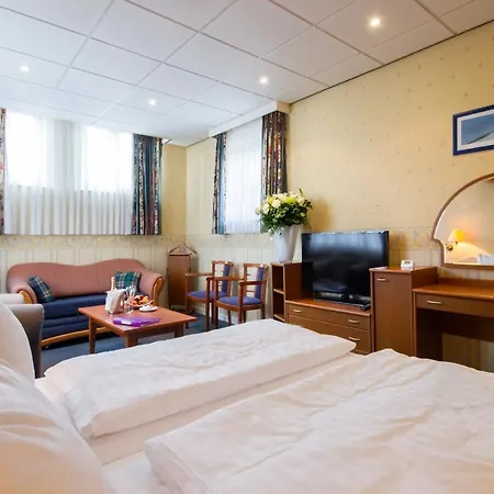 Grand Monopole Hotel