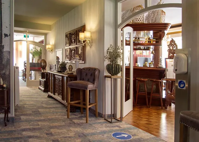 Grand Monopole Hotell 3*